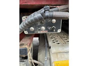 Camión portacontenedor de cadenas Mercedes Arocs1824  Ton Skip loader Arocs 1824 Skip Loader: foto 4