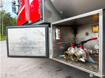 Camión Scania  D 320 FIRE BRIGADE Tank 12,000 Litres: foto 2