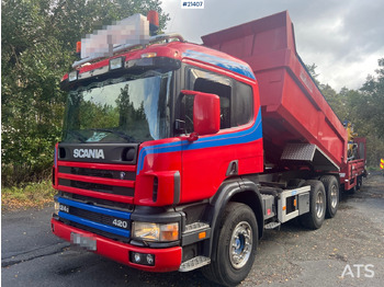 Camión volquete SCANIA P124