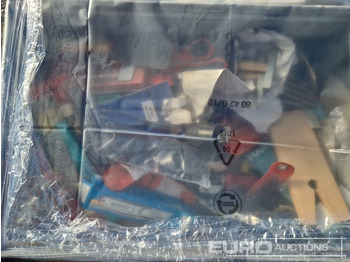 Equipo de construcción Pallet of Hand Tools, Cables, Saws, Stapler, Blades: foto 4 Equipo de construcción Pallet of Hand Tools, Cables, Saws, Stapler, Blades: foto 4