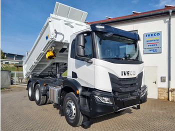 Camión volquete IVECO