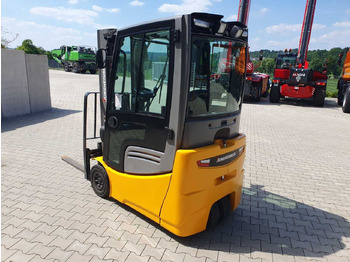 Carretilla elevadora eléctrica Jungheinrich EFG 215 / Triplex: 4.25m! / SS /  2.472h! / 2020: foto 5