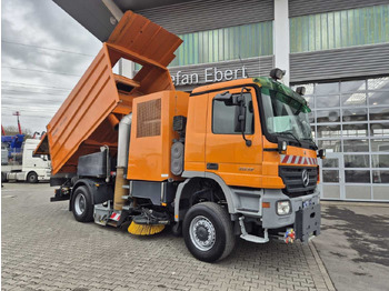 Barredora vial Mercedes-Benz Actros 2032 A 4x4 Bucher STKF 9500 Airport 30x: foto 2