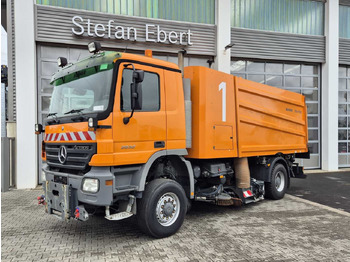 Barredora vial Mercedes-Benz Actros 2032 A 4x4 Bucher STKF 9500 Airport: foto 2