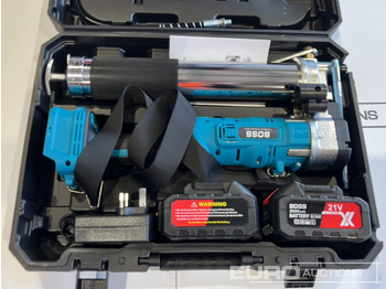 Equipo de taller Boss 21 Volt Lithium Battery Cordless Grease Gun, 2 Batteries, Charger, Case, Shoulder Strap, Extension Pieces and Fittings: foto 4