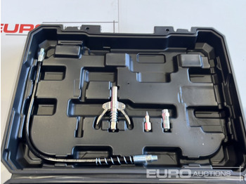 Equipo de taller Boss 21 Volt Lithium Battery Cordless Grease Gun, 2 Batteries, Charger, Case, Shoulder Strap, Extension Pieces and Fittings: foto 3