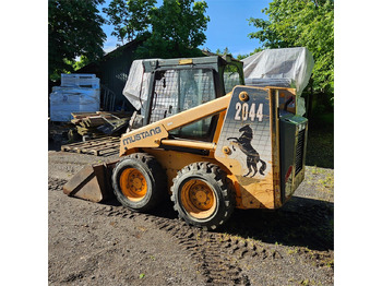 Minicargadora Bobcat Mustang 2044: foto 3