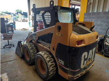 Minicargadora CAT 226: foto 2