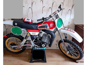 Motocicleta HUSQVARNA