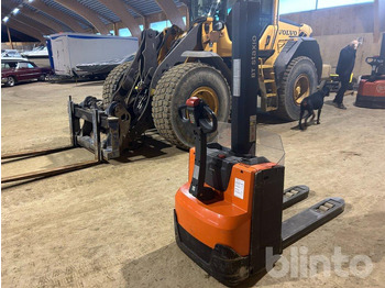 Apilador Toyota SWE080L: foto 2