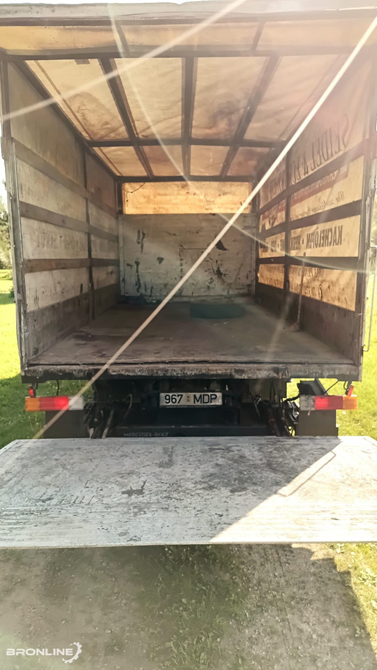 Mercedes-Benz Vario 812 4x2 tent box + lift N2 - Camión lona: foto 4 Mercedes-Benz Vario 812 4x2 tent box + lift N2 - Camión lona: foto 4