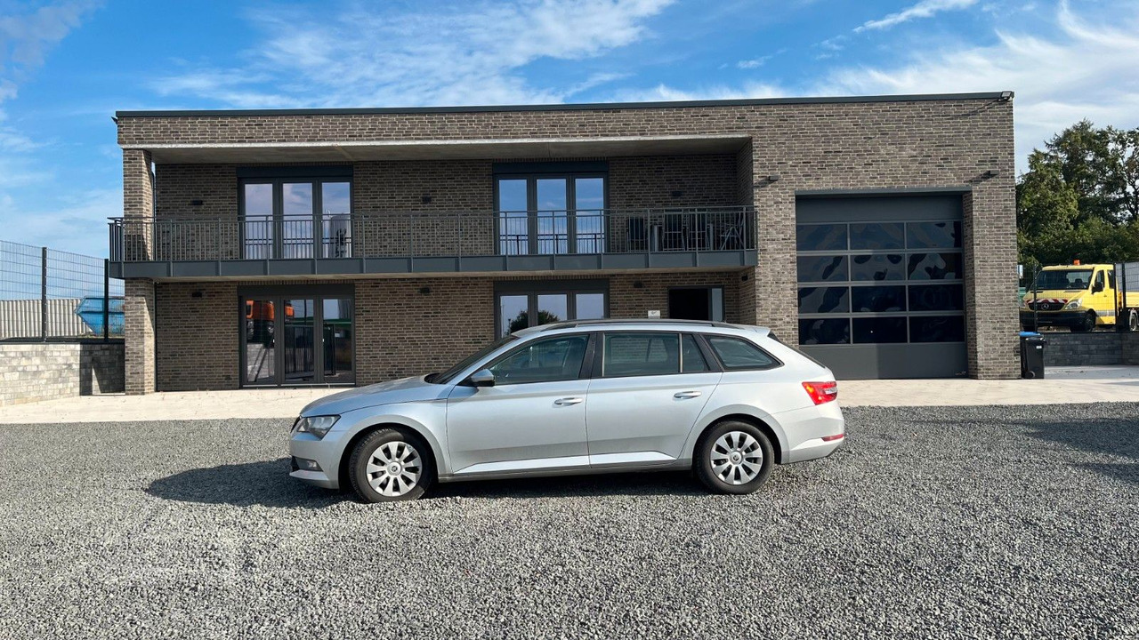 Skoda Superb Combi Active - Coche familiar: foto 1 Skoda Superb Combi Active - Coche familiar: foto 1