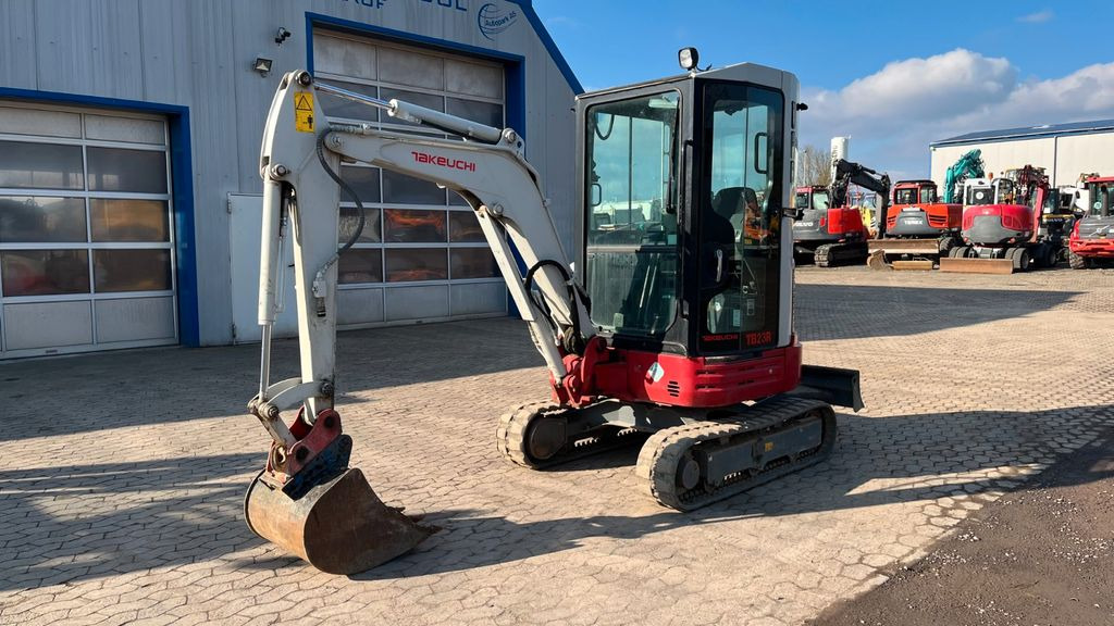 Takeuchi TB23R Minibagger 2670 Kg - Miniexcavadora: foto 2 Takeuchi TB23R Minibagger 2670 Kg - Miniexcavadora: foto 2