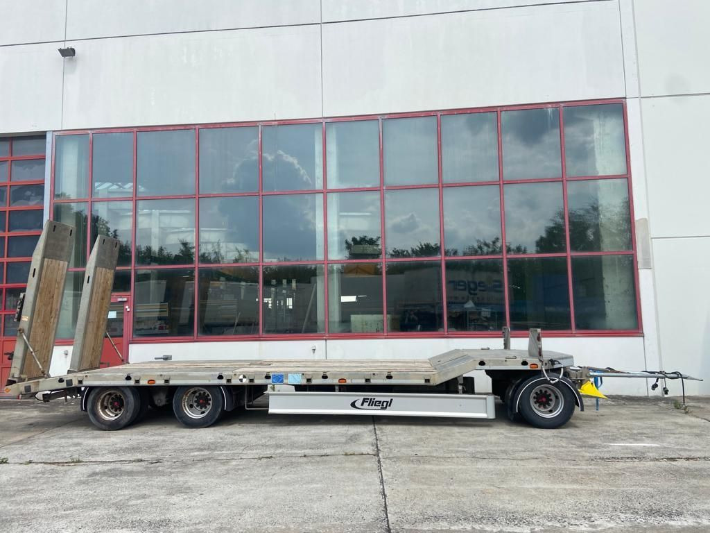 Fliegl DTS 300 3 Achs Tiefladeranhänger - Remolque góndola rebajadas: foto 3 Fliegl DTS 300 3 Achs Tiefladeranhänger - Remolque góndola rebajadas: foto 3