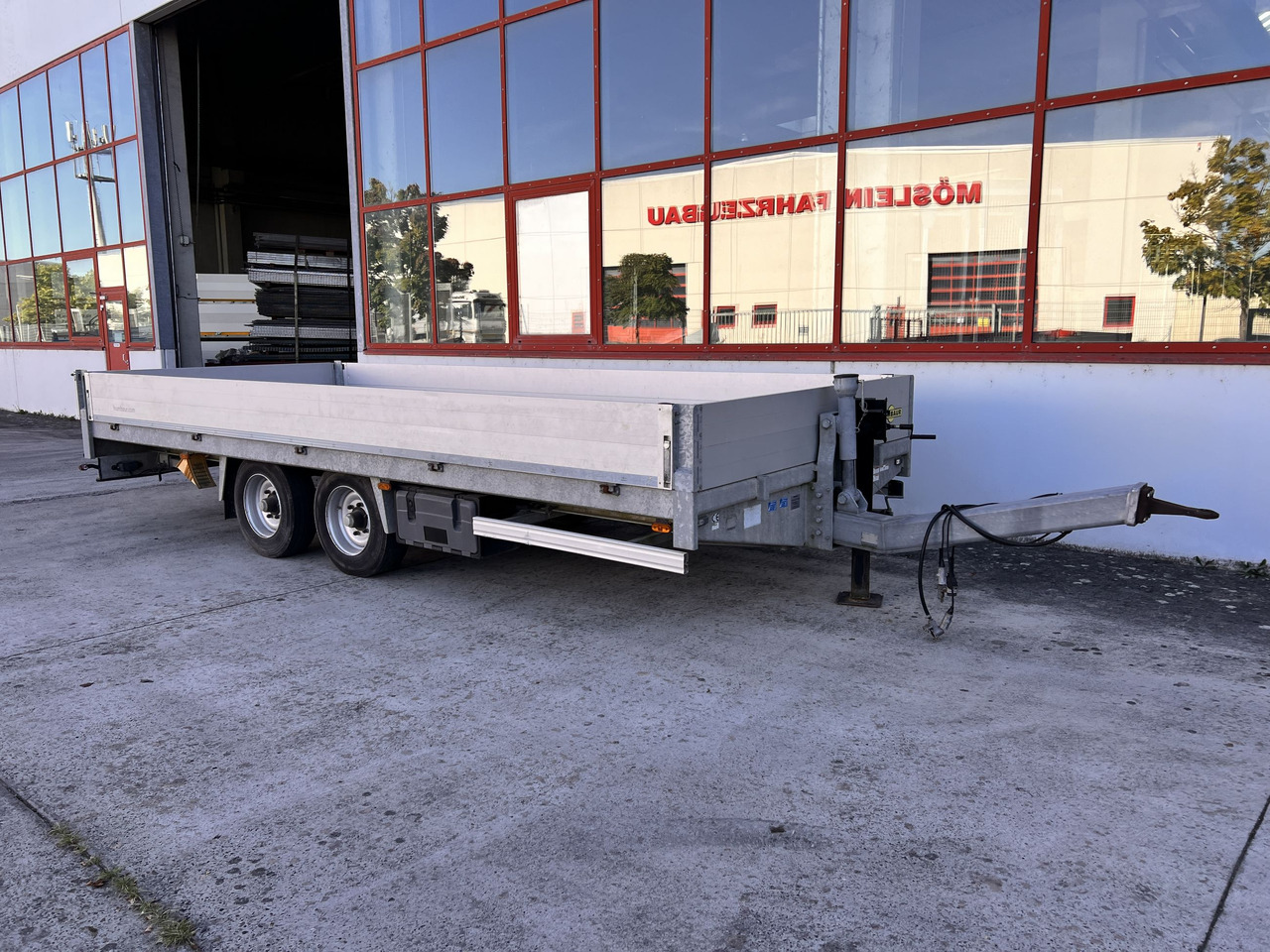Humbaur B6AG Tandem- Prischenanhänger- Tieflader - Remolque plataforma/ Caja abierta: foto 2 Humbaur B6AG Tandem- Prischenanhänger- Tieflader - Remolque plataforma/ Caja abierta: foto 2