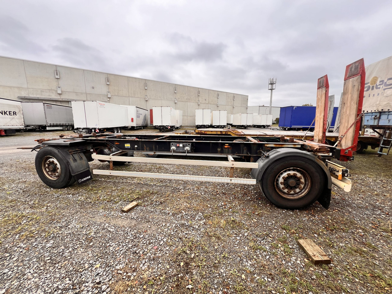 KRONE DB07CLNF 2 Achs Wechselanhänger BDF - Remolque portacontenedore/ Intercambiable: foto 1 KRONE DB07CLNF 2 Achs Wechselanhänger BDF - Remolque portacontenedore/ Intercambiable: foto 1