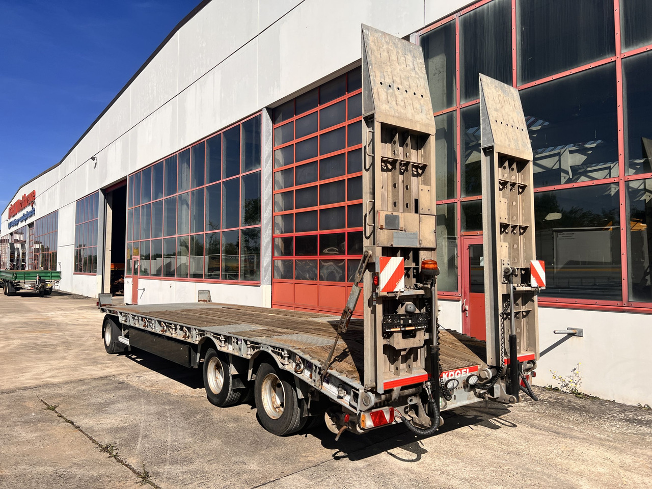 Kögel AT 30  3 Achs Tieflader 8,5 m - Remolque góndola rebajadas: foto 4 Kögel AT 30  3 Achs Tieflader 8,5 m - Remolque góndola rebajadas: foto 4