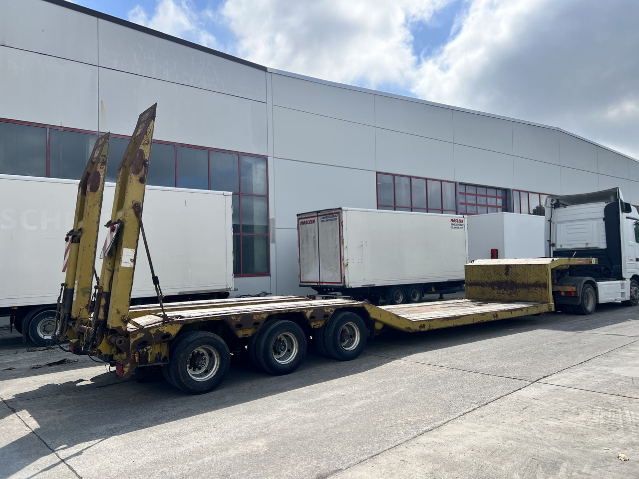 LANGENDORF SATBUE 30/38 3 Achs Tiefbett- Satteltieflader - Semirremolque góndola rebajadas: foto 5 LANGENDORF SATBUE 30/38 3 Achs Tiefbett- Satteltieflader - Semirremolque góndola rebajadas: foto 5