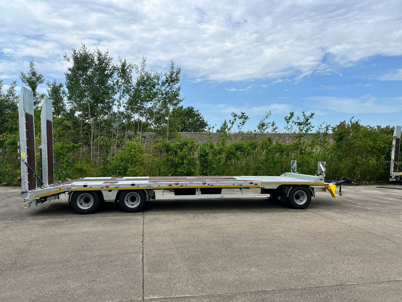 Möslein 3 Achs Tieflader mit gerader Ladefläche 8,10 m, - Remolque góndola rebajadas: foto 1 Möslein 3 Achs Tieflader mit gerader Ladefläche 8,10 m, - Remolque góndola rebajadas: foto 1