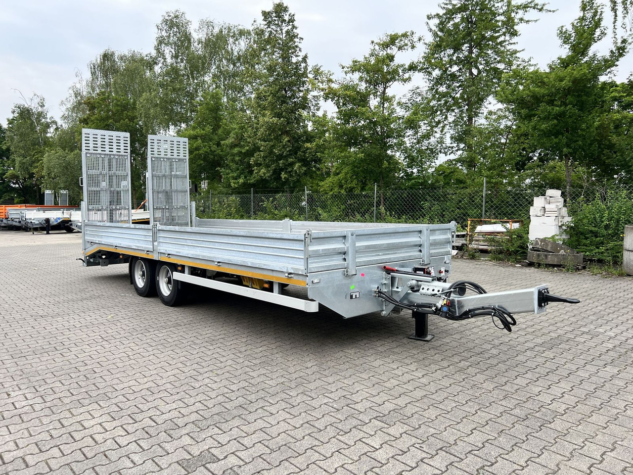 Möslein Neuer Tandemtieflader, 7,28 m Ladefläche, breit - Remolque góndola rebajadas: foto 1 Möslein Neuer Tandemtieflader, 7,28 m Ladefläche, breit - Remolque góndola rebajadas: foto 1