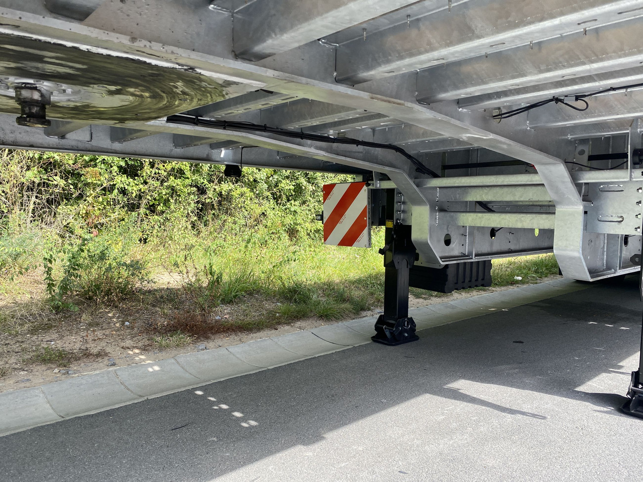 Möslein ST 3-Plato 9,4 3 Achs Satteltieflader Plato 45 t GGfür Fertigteile, Baumaschinen oder Container - Semirremolque góndola rebajadas: foto 5 Möslein ST 3-Plato 9,4 3 Achs Satteltieflader Plato 45 t GGfür Fertigteile, Baumaschinen oder Container - Semirremolque góndola rebajadas: foto 5