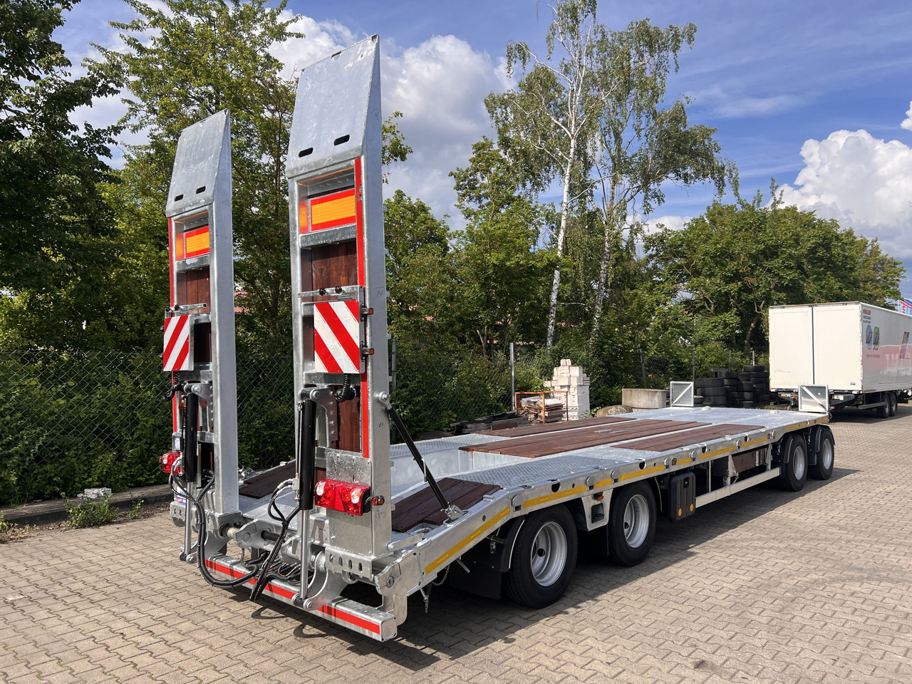 Möslein T4 VB H1 gerade neuer 4 Achs Tieflader gerade hydraulischen Rampen - Remolque góndola rebajadas: foto 5 Möslein T4 VB H1 gerade neuer 4 Achs Tieflader gerade hydraulischen Rampen - Remolque góndola rebajadas: foto 5