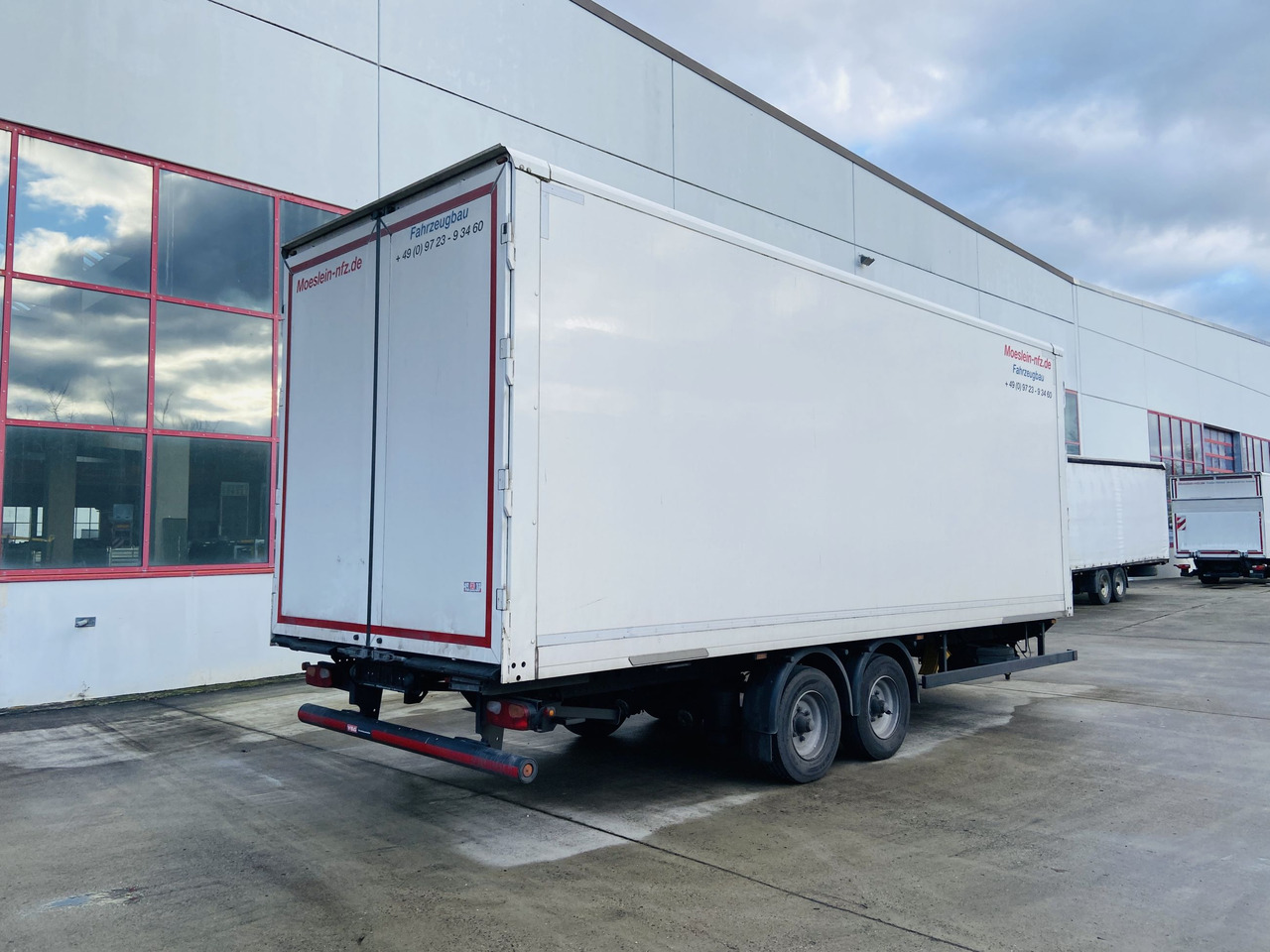 Möslein TKO 105 D 7m weiß Tandem- Koffer, Durchladbar, Neuwertig - Remolque caja cerrada: foto 4 Möslein TKO 105 D 7m weiß Tandem- Koffer, Durchladbar, Neuwertig - Remolque caja cerrada: foto 4