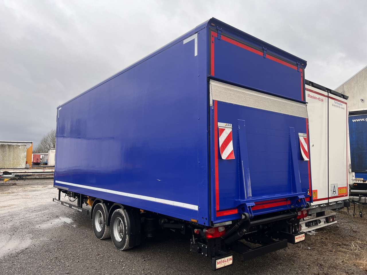 Möslein TKO 105 DL Schwebheim Tandem Koffer, Ladebordwand + Durchladbar, Wenig Benutzt - Remolque caja cerrada: foto 3 Möslein TKO 105 DL Schwebheim Tandem Koffer, Ladebordwand + Durchladbar, Wenig Benutzt - Remolque caja cerrada: foto 3