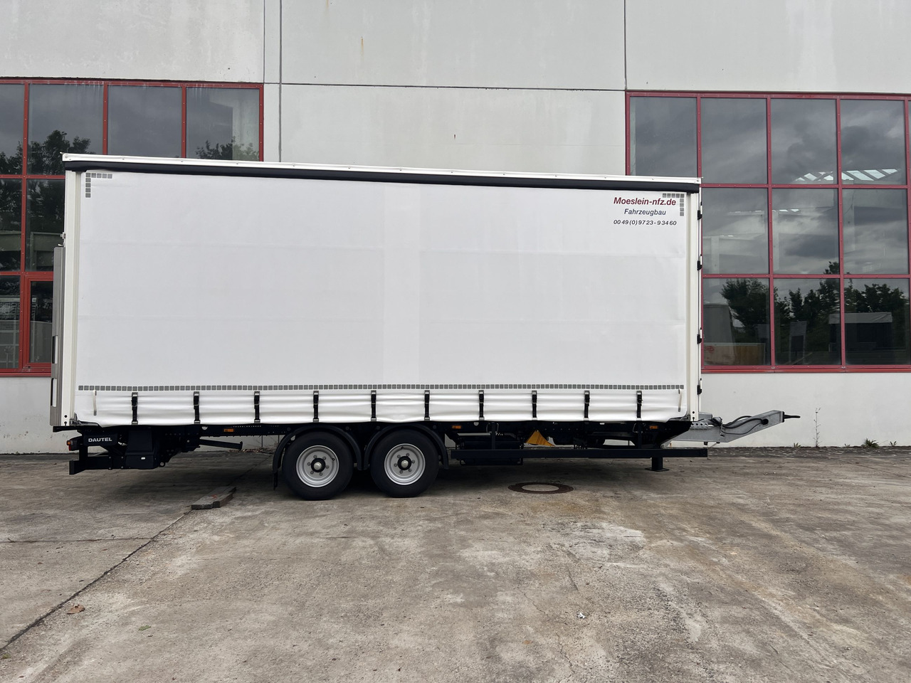 Möslein TPS 105 D-L Planenanhänger, Ladebordwand + Durchladbar neuwertig - Remolque con toldo: foto 1 Möslein TPS 105 D-L Planenanhänger, Ladebordwand + Durchladbar neuwertig - Remolque con toldo: foto 1