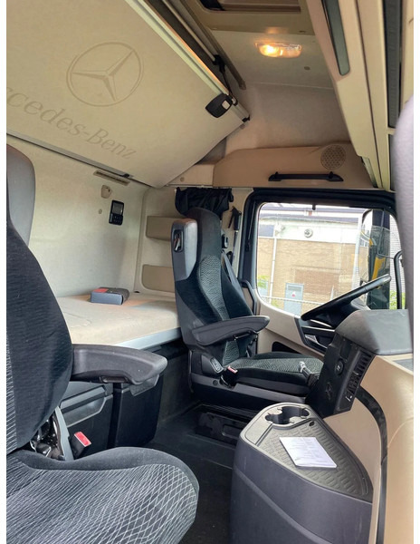 Foto del interior 1: Cabeza tractora Mercedes-Benz Actros 1943 full adr 2017 only 695.000 km