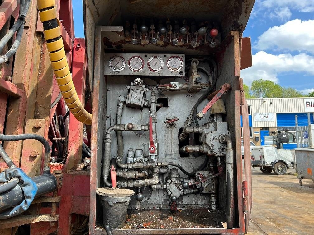 Perforadora Sisu 12E480 6X6 WATER WELL DRILL ATLAS COPCO XRV410 (50: foto 11