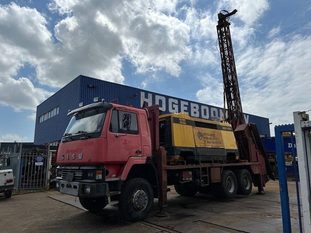 Perforadora Sisu 12E480 6X6 WATER WELL DRILL ATLAS COPCO XRV410 (50: foto 7