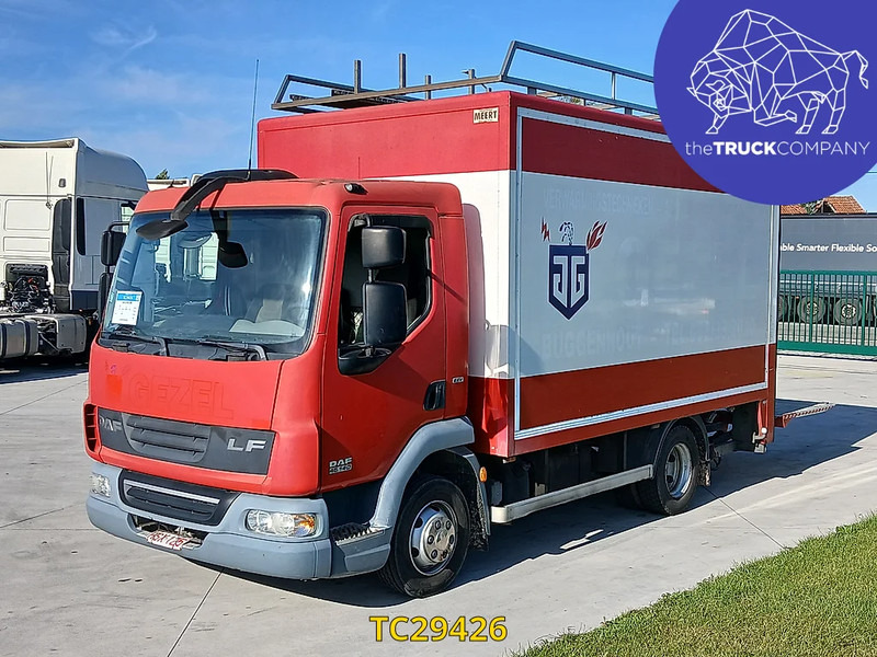 Camión caja cerrada DAF LF 45 140: foto 1