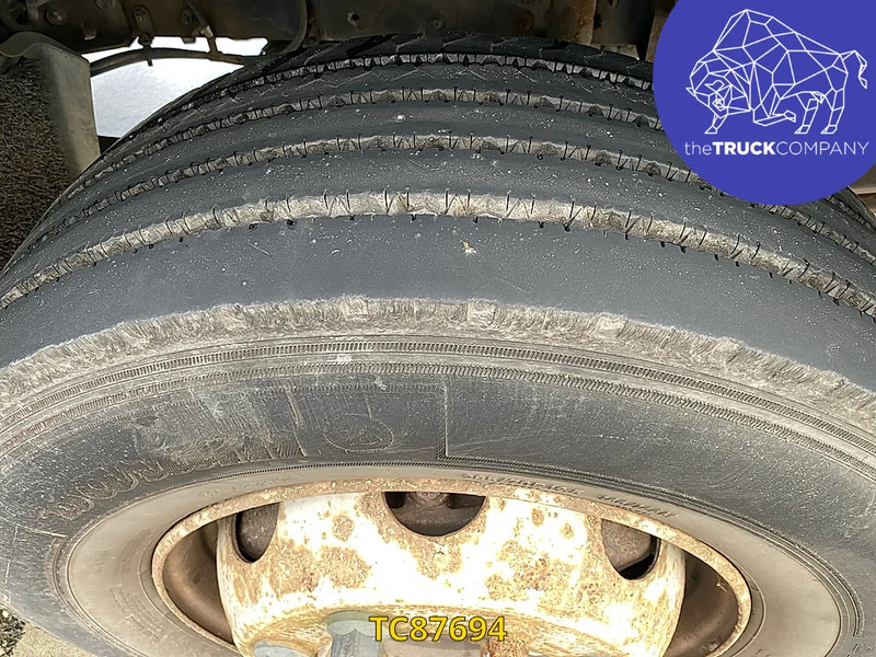 DAF LF 55 220 - Camión caja cerrada: foto 2 DAF LF 55 220 - Camión caja cerrada: foto 2