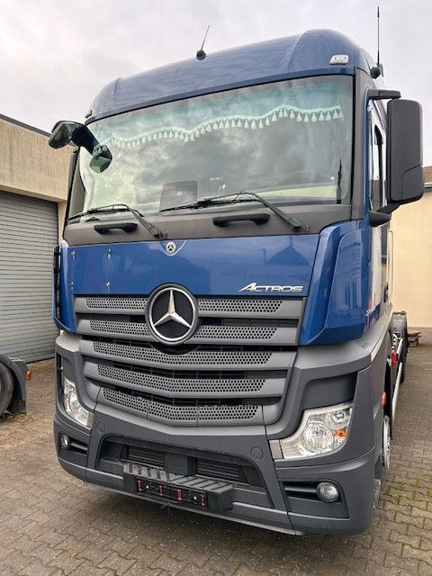 Mercedes-Benz 2548 - Camión portacontenedore/ Intercambiable: foto 3 Mercedes-Benz 2548 - Camión portacontenedore/ Intercambiable: foto 3
