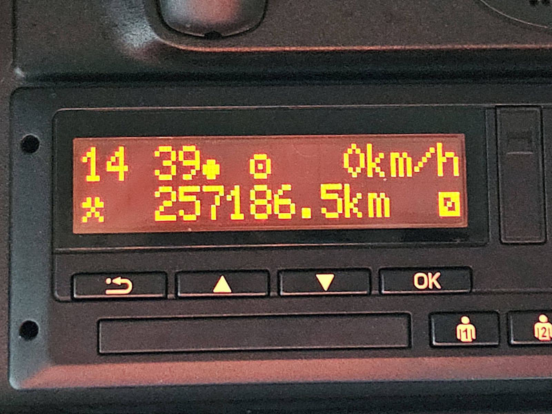 Camión caja cerrada DAF LF 260 16T AIRCO TAILLIFT: foto 9