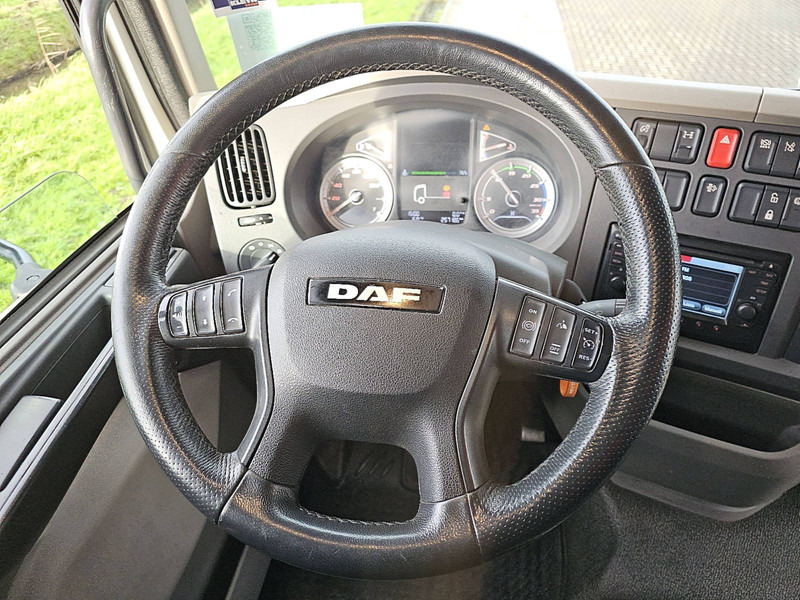 Camión caja cerrada DAF LF 260 16T AIRCO TAILLIFT: foto 11