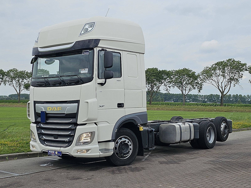 DAF XF 480 SSC 6X2 FAR INTARDER - Camión chasis: foto 2 DAF XF 480 SSC 6X2 FAR INTARDER - Camión chasis: foto 2