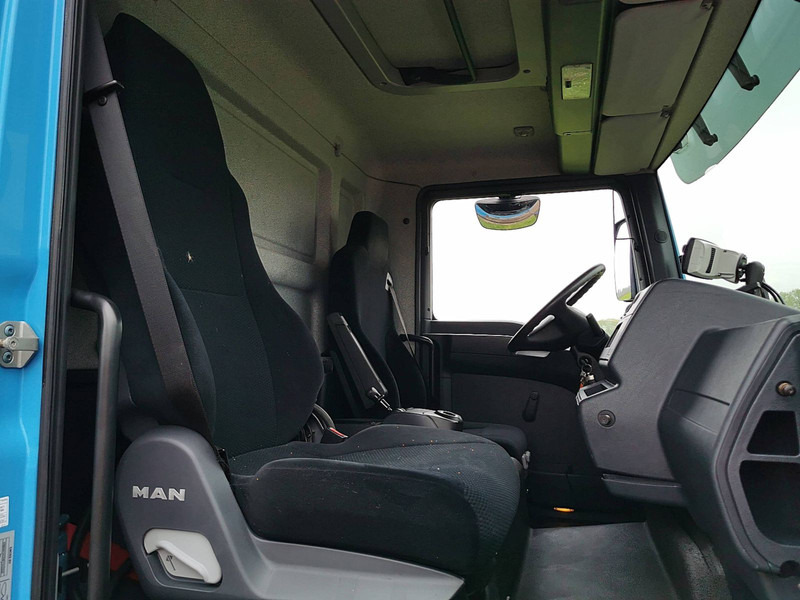 Foto del interior 1: Camión caja cerrada, Camión eléctrico MAN EMOSS E-TRUCK 160KWH ELECTRIC
