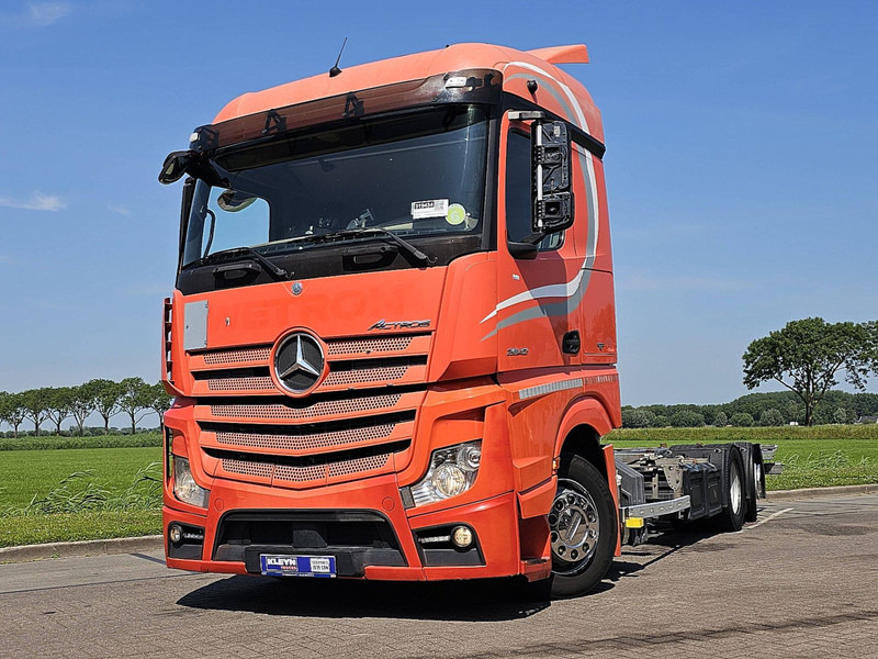 Mercedes-Benz ACTROS 2545 LS - Camión portacontenedore/ Intercambiable: foto 1 Mercedes-Benz ACTROS 2545 LS - Camión portacontenedore/ Intercambiable: foto 1