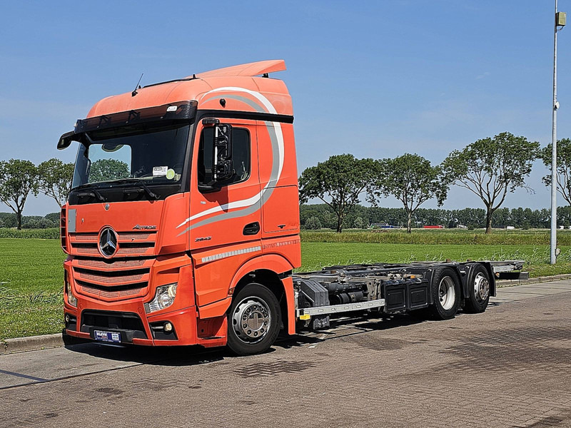 Mercedes-Benz ACTROS 2545 LS - Camión portacontenedore/ Intercambiable: foto 2 Mercedes-Benz ACTROS 2545 LS - Camión portacontenedore/ Intercambiable: foto 2