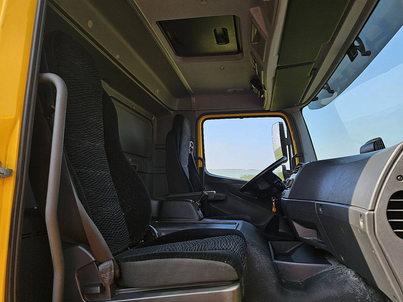 Foto del interior 1: Leasing de Mercedes-Benz ATEGO 1224 CARRIER TAILLIFT Mercedes-Benz ATEGO 1224 CARRIER TAILLIFT