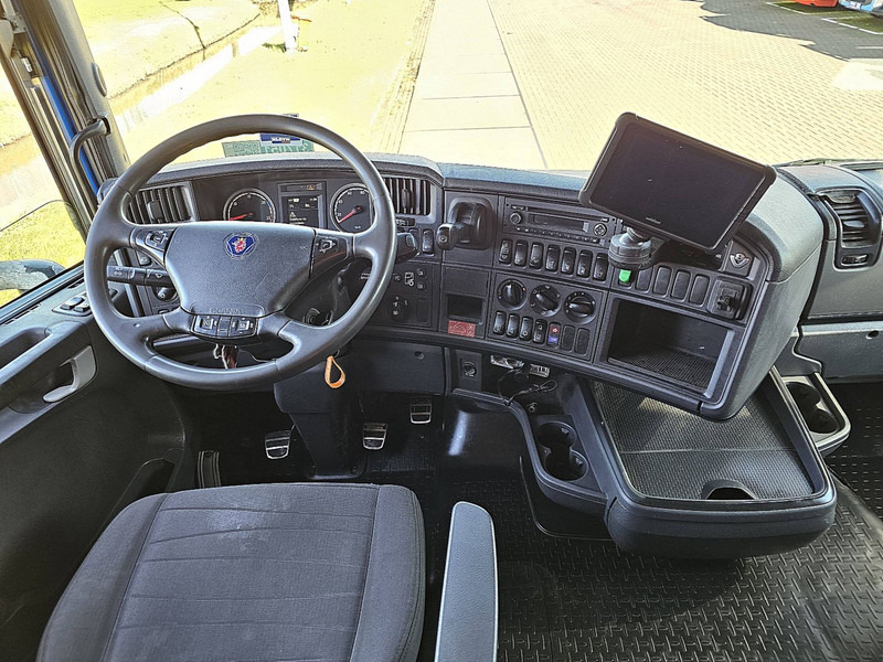 Foto del interior 1: Camión multibasculante Scania R500 V8 6X2 RETARDER