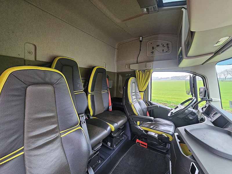 Camión caja cerrada Volvo FH 16.750 6X2*4 4 SEATS 154TKM: foto 16 Camión caja cerrada Volvo FH 16.750 6X2*4 4 SEATS 154TKM: foto 16