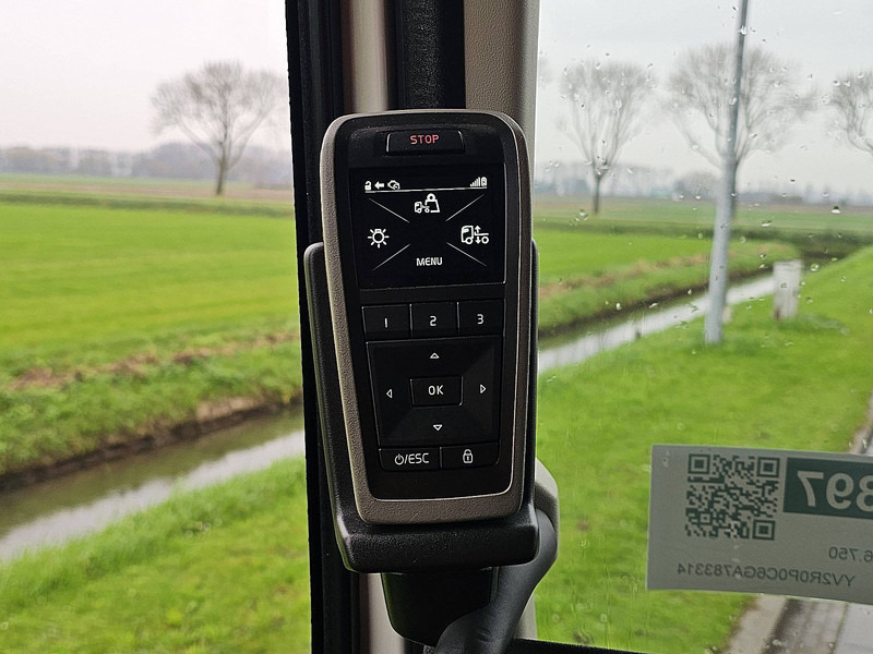 Camión caja cerrada Volvo FH 16.750 6X2*4 4 SEATS 154TKM: foto 12 Camión caja cerrada Volvo FH 16.750 6X2*4 4 SEATS 154TKM: foto 12