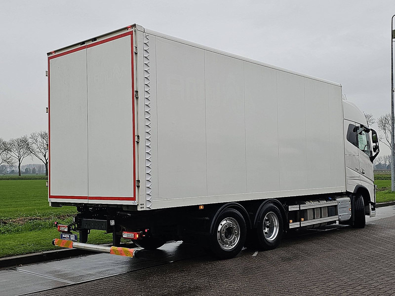 Volvo FH 16.750 6X2*4 4 SEATS 154TKM - Camión caja cerrada: foto 3 Volvo FH 16.750 6X2*4 4 SEATS 154TKM - Camión caja cerrada: foto 3