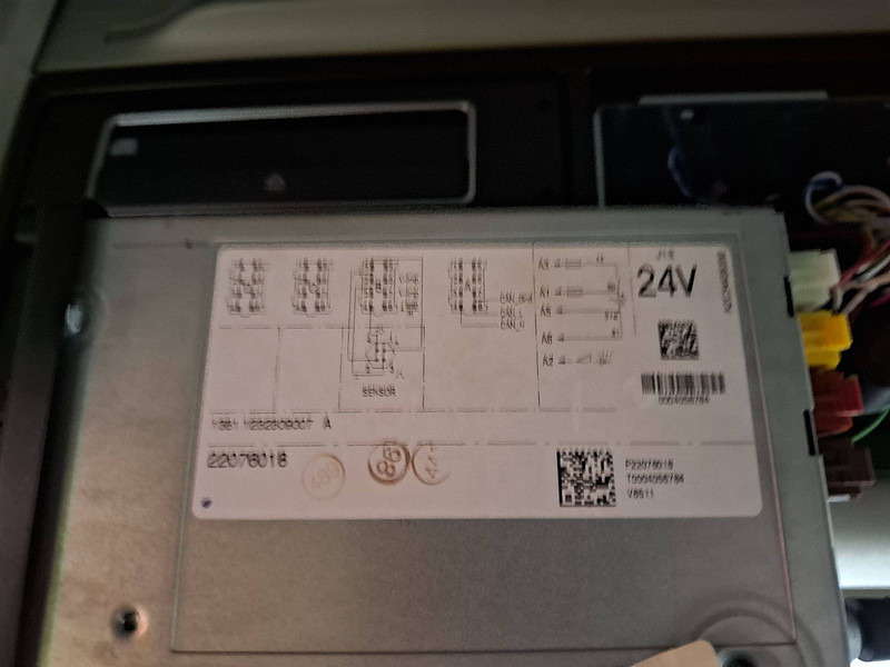 Camión caja cerrada Volvo FH 16.750 6X2*4 4 SEATS 154TKM: foto 20 Camión caja cerrada Volvo FH 16.750 6X2*4 4 SEATS 154TKM: foto 20