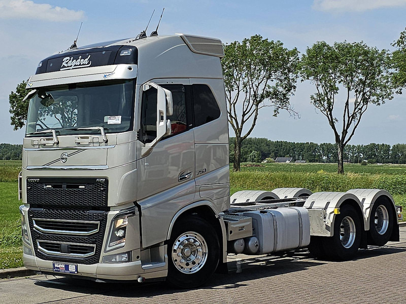 Volvo FH 750 6X2 9T FA WB 430 - Camión chasis: foto 2 Volvo FH 750 6X2 9T FA WB 430 - Camión chasis: foto 2