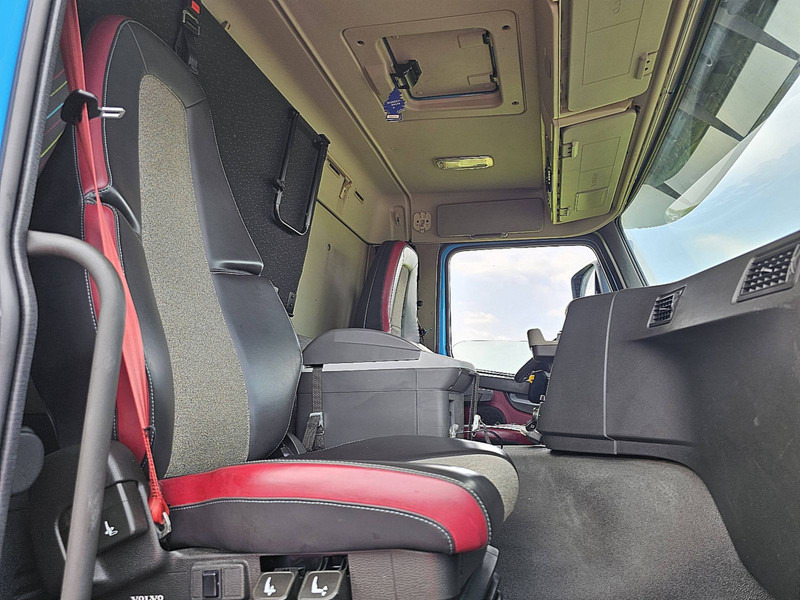 Camión caja cerrada Volvo FM 370 19.5T  DOORS LIFT AC: foto 7
