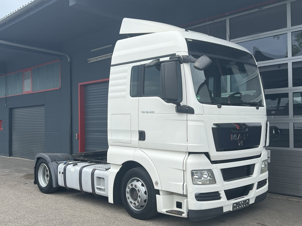 MAN TGX 18.440 EEV Klimaautomatik Motorbremse 2xBett - Cabeza tractora: foto 1 MAN TGX 18.440 EEV Klimaautomatik Motorbremse 2xBett - Cabeza tractora: foto 1